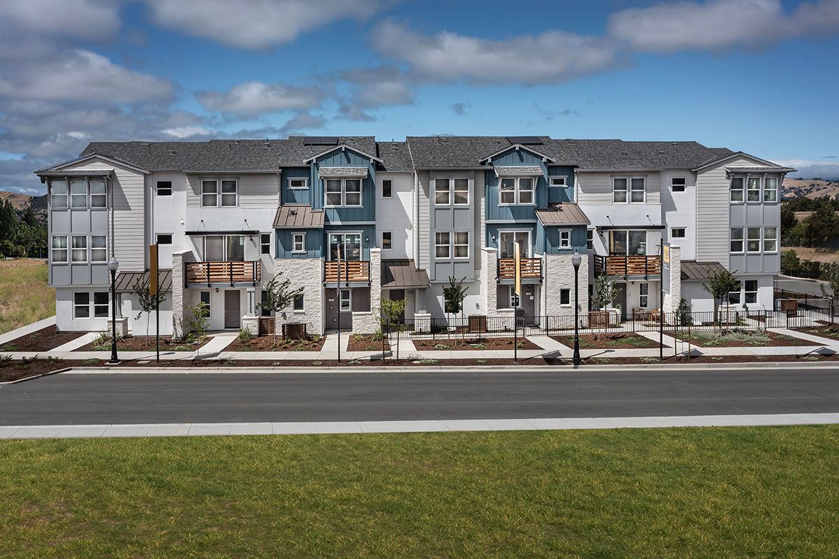 Exterior:Front exterior