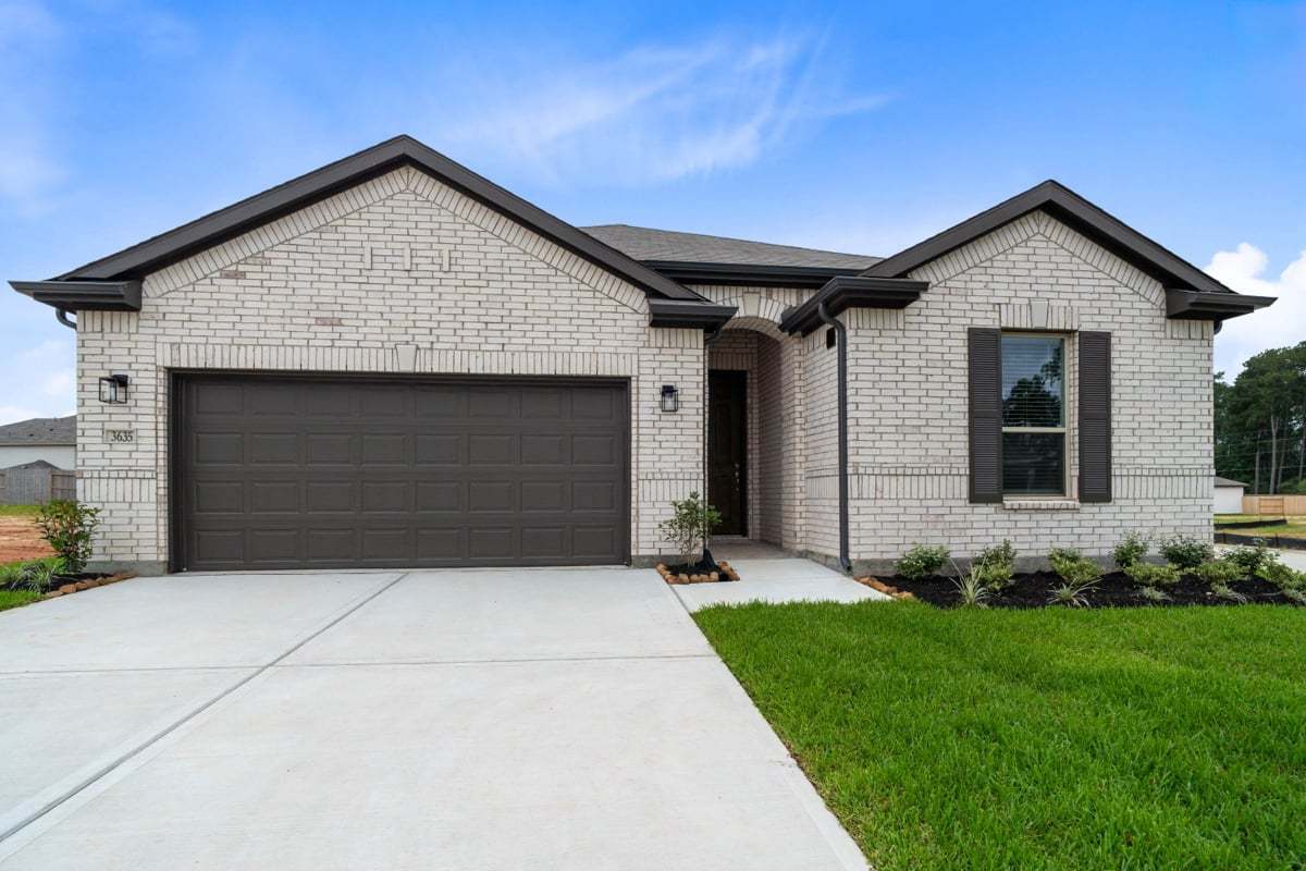 Exterior:Front exterior