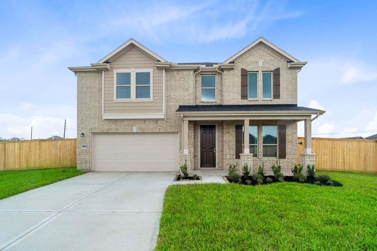 Exterior:Front exterior