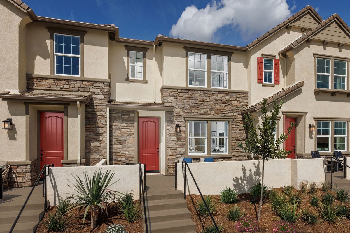 Exterior:Front exterior