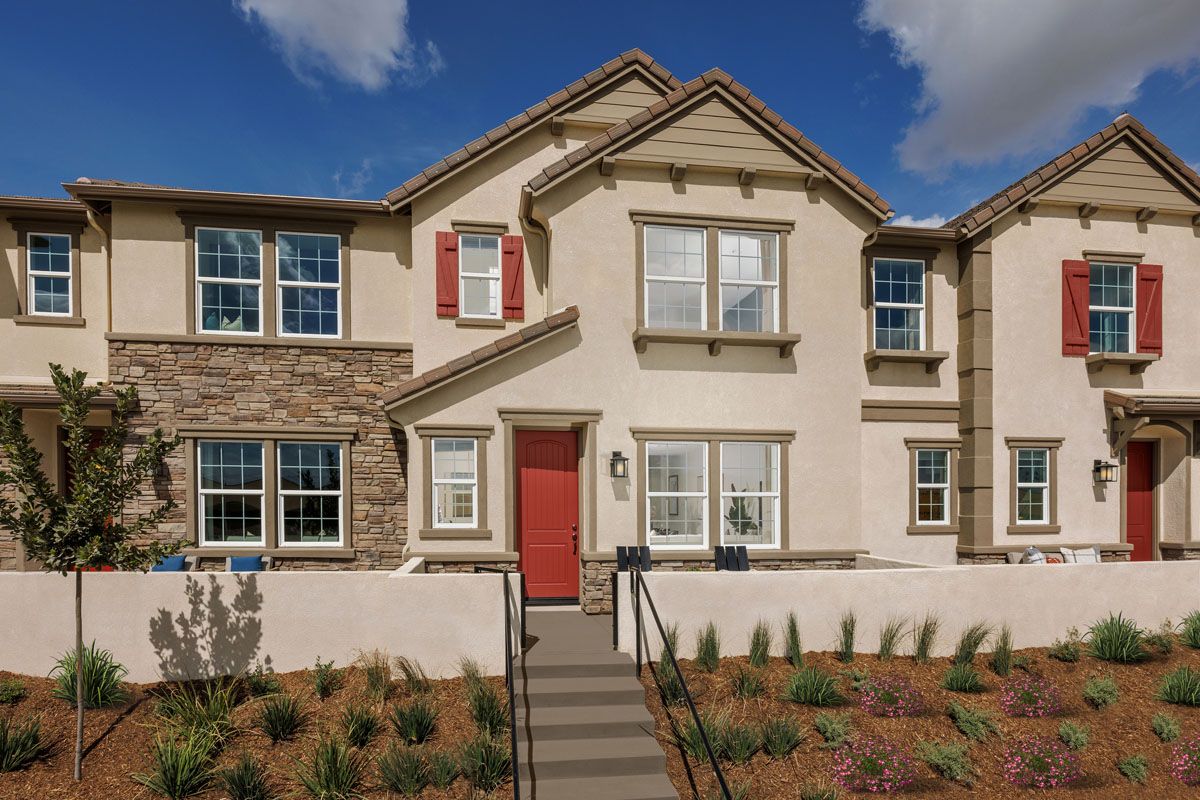 Exterior:Front exterior