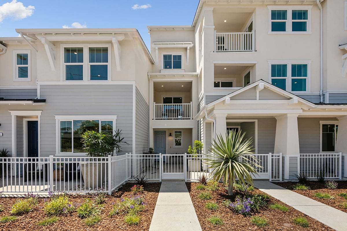 Exterior:Front exterior