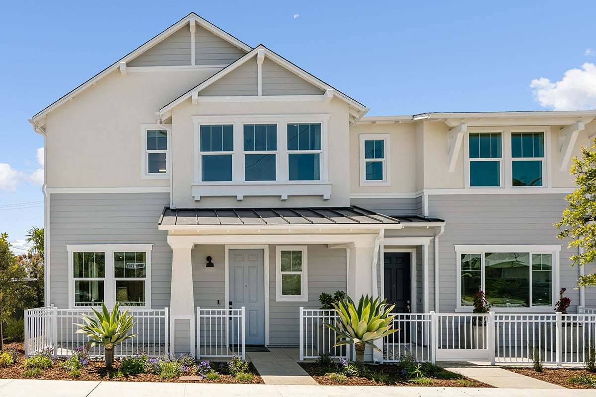 Exterior:Front exterior