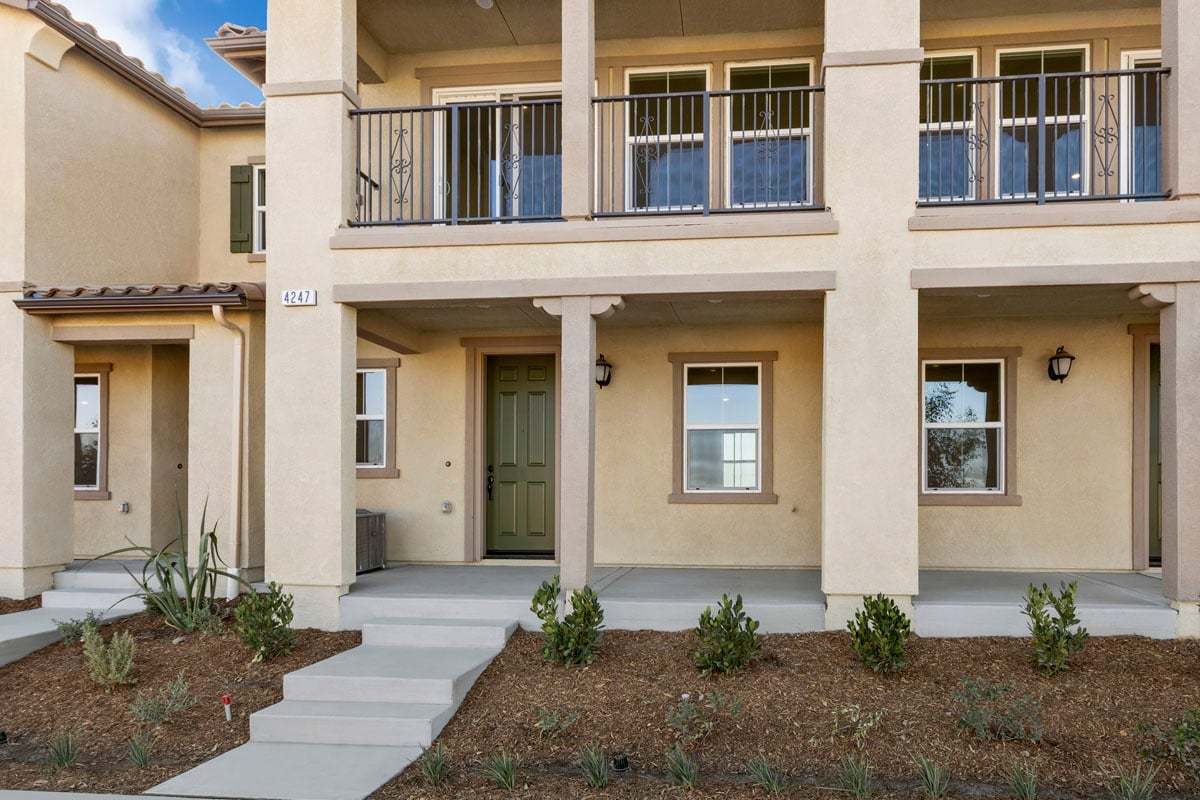 Exterior:Front exterior