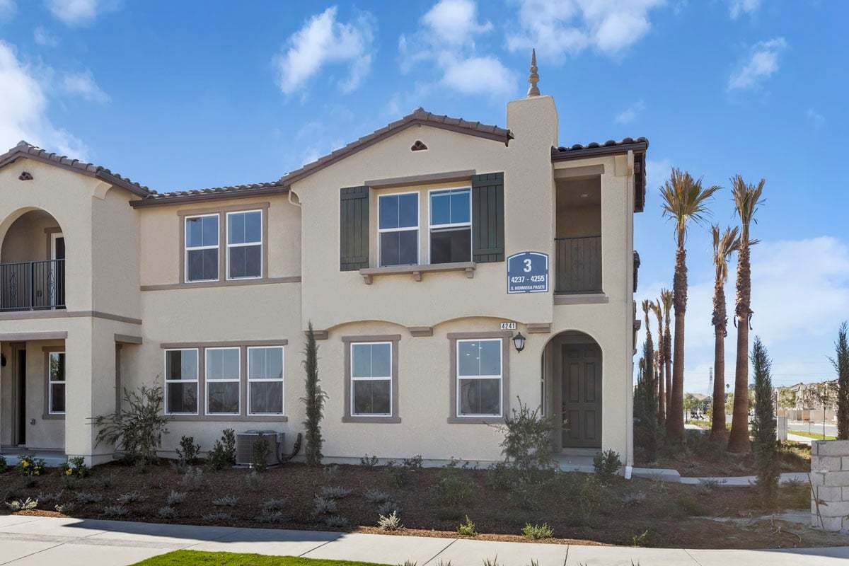 Exterior:Front exterior