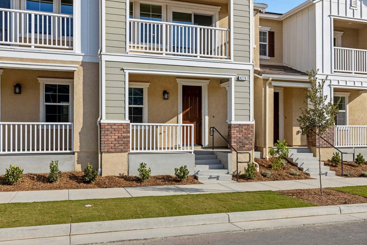 Exterior:Front exterior