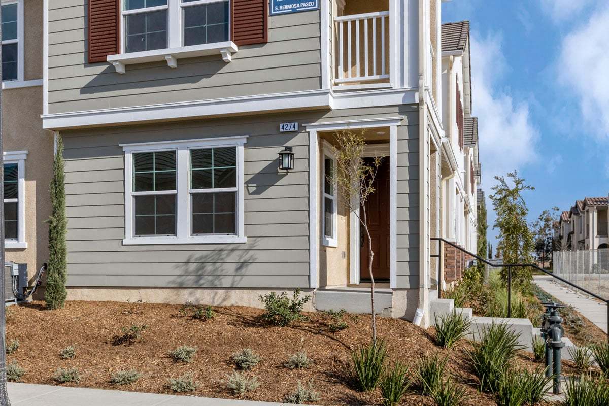 Exterior:Front exterior