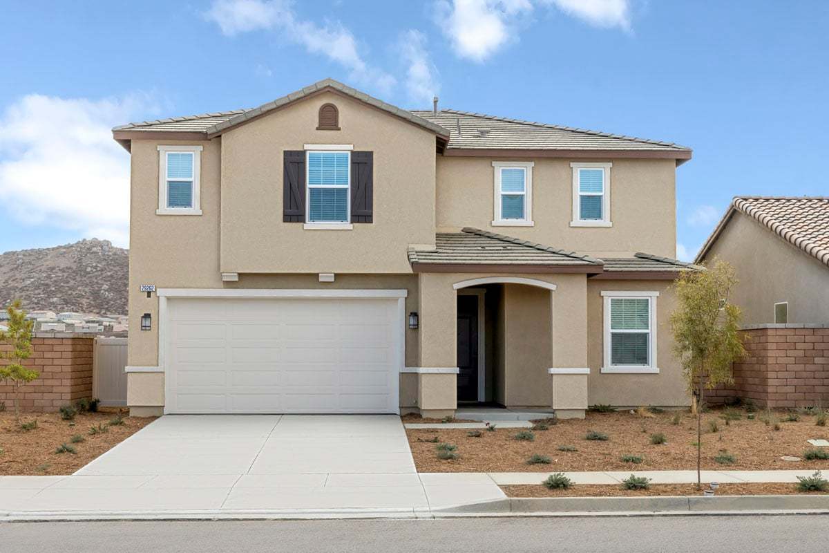 Exterior:Front exterior