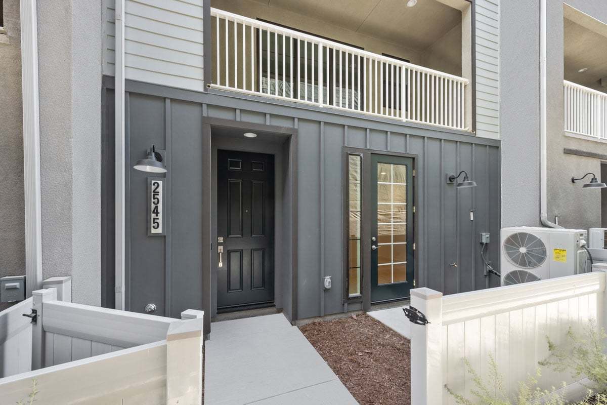 Exterior:Front exterior