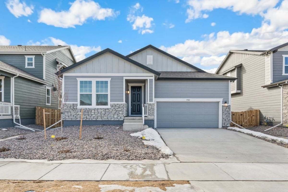 Exterior:Front exterior