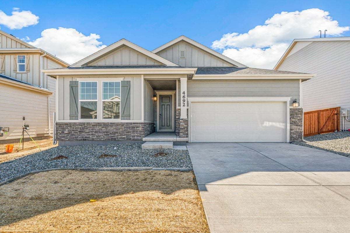 Exterior:Front exterior