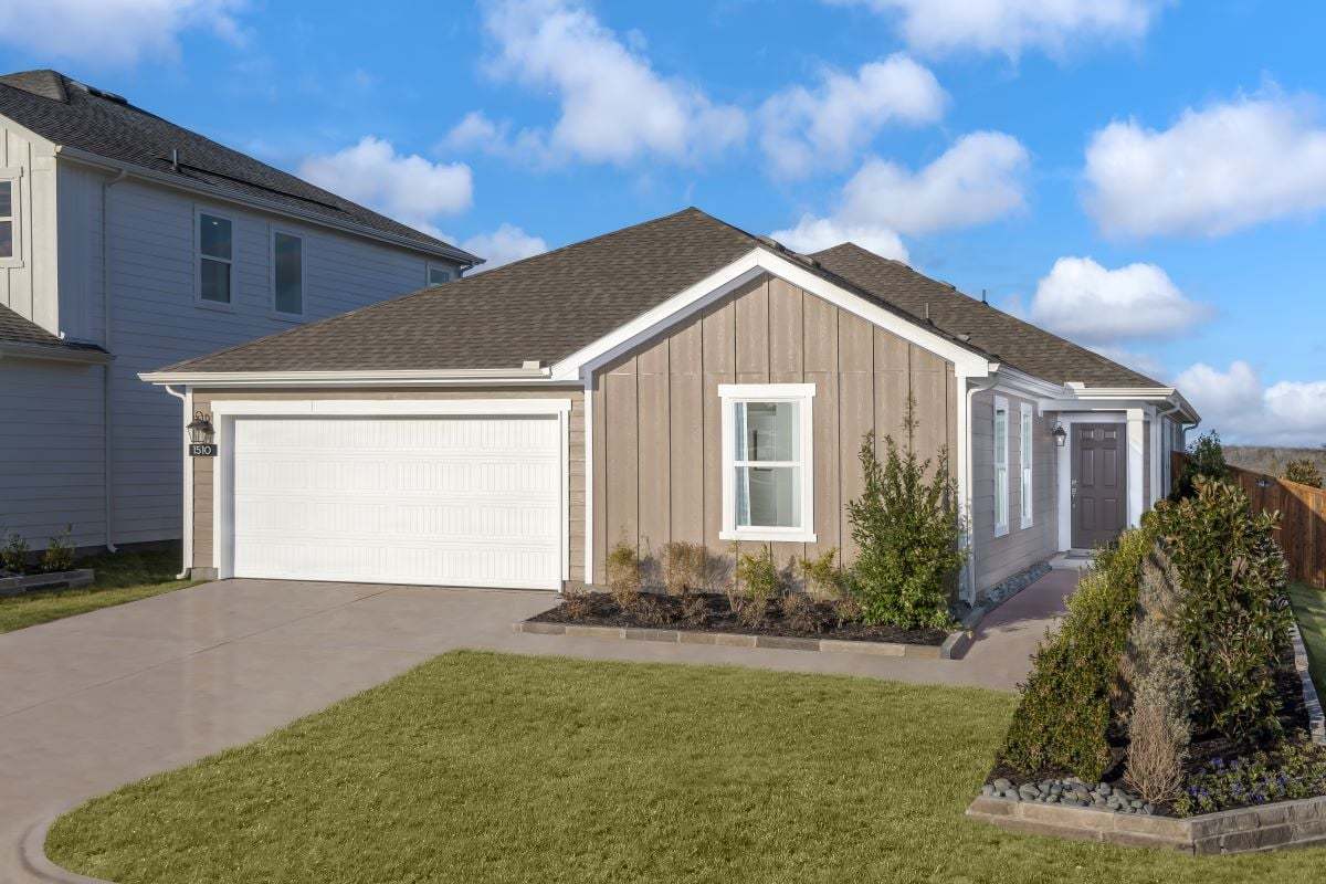 Exterior:Front exterior