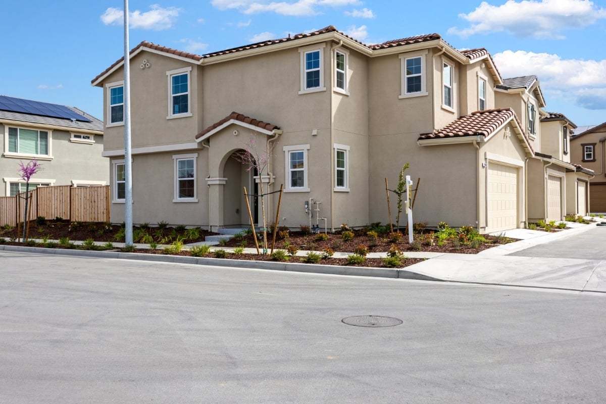 Exterior:Front exterior