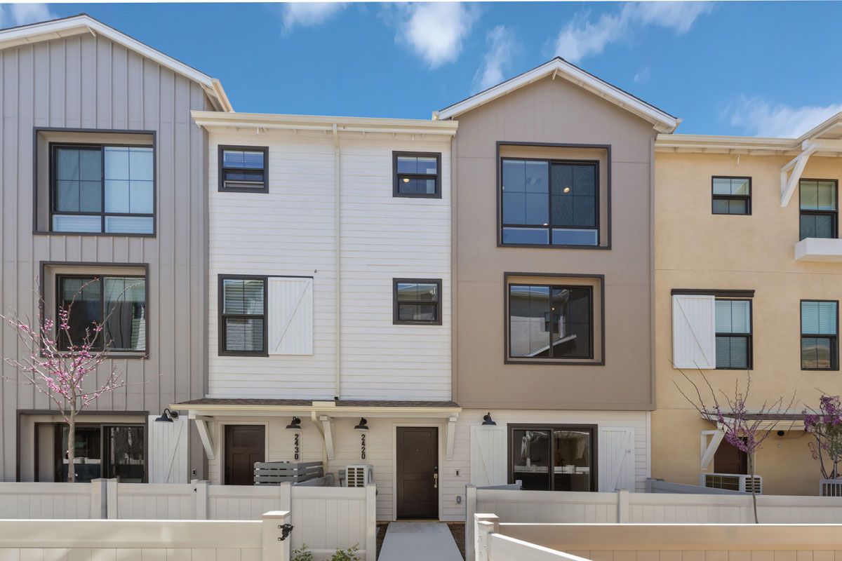 Exterior:Front exterior