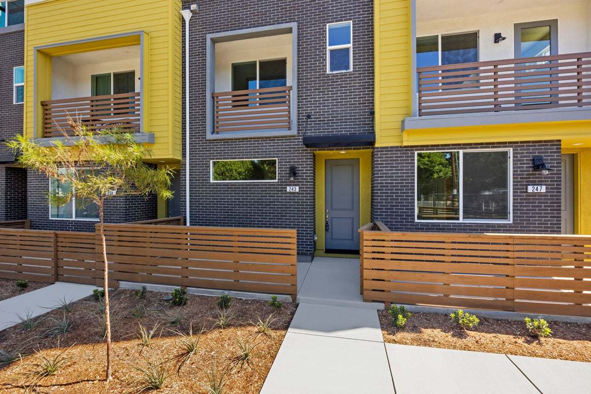 Exterior:Front exterior