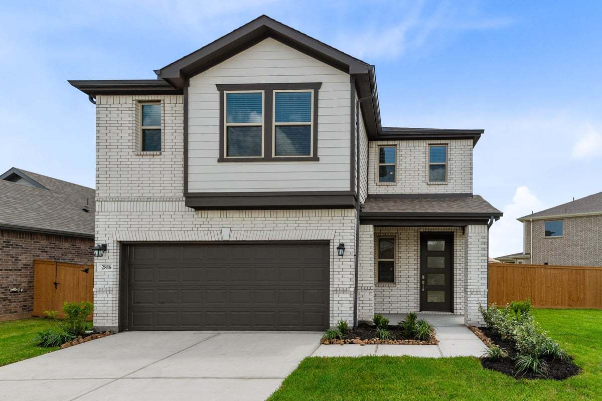 Exterior:Front exterior