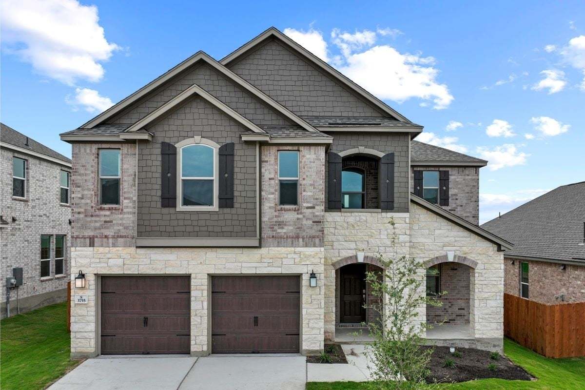 Exterior:Front exterior