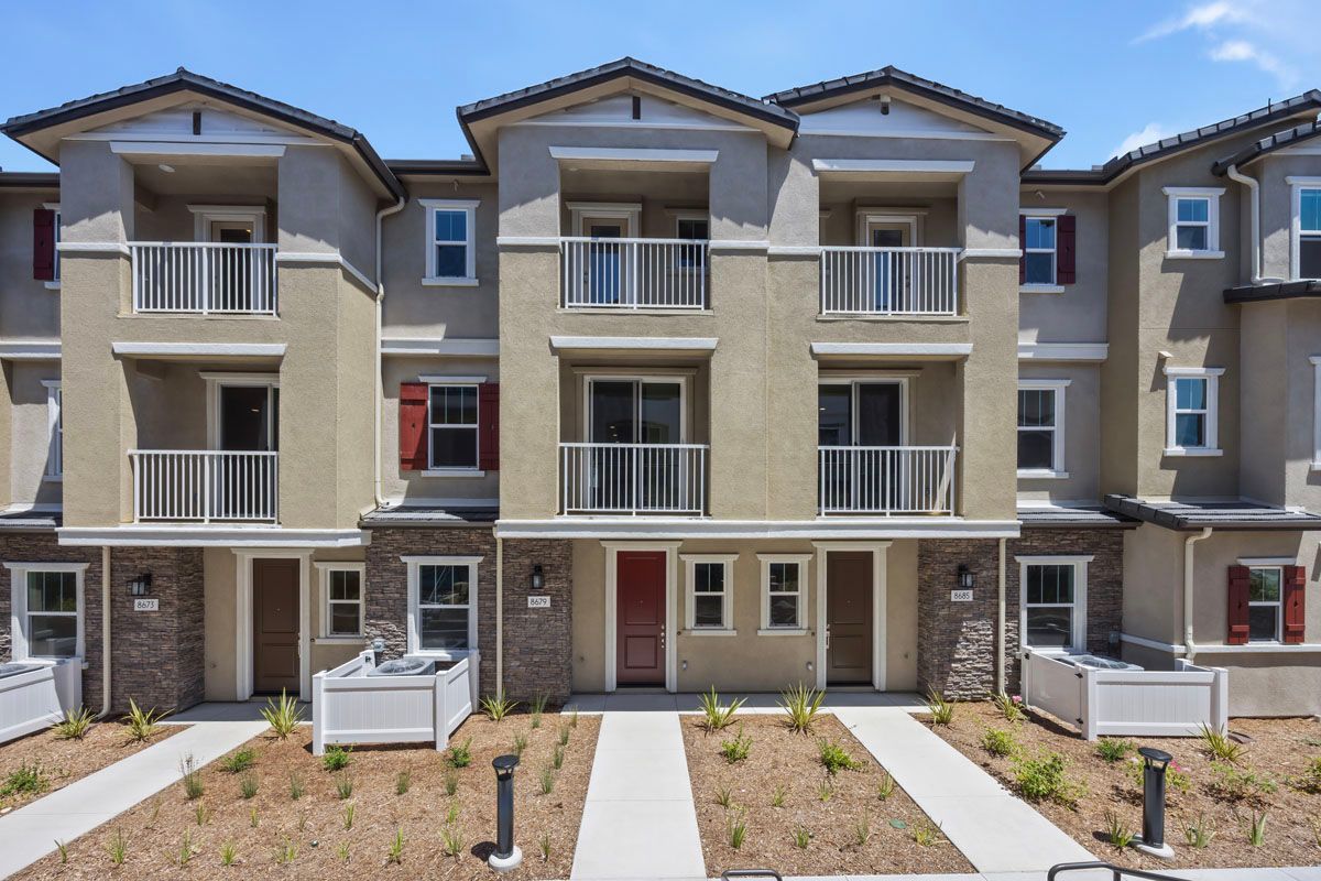 Exterior:Front exterior