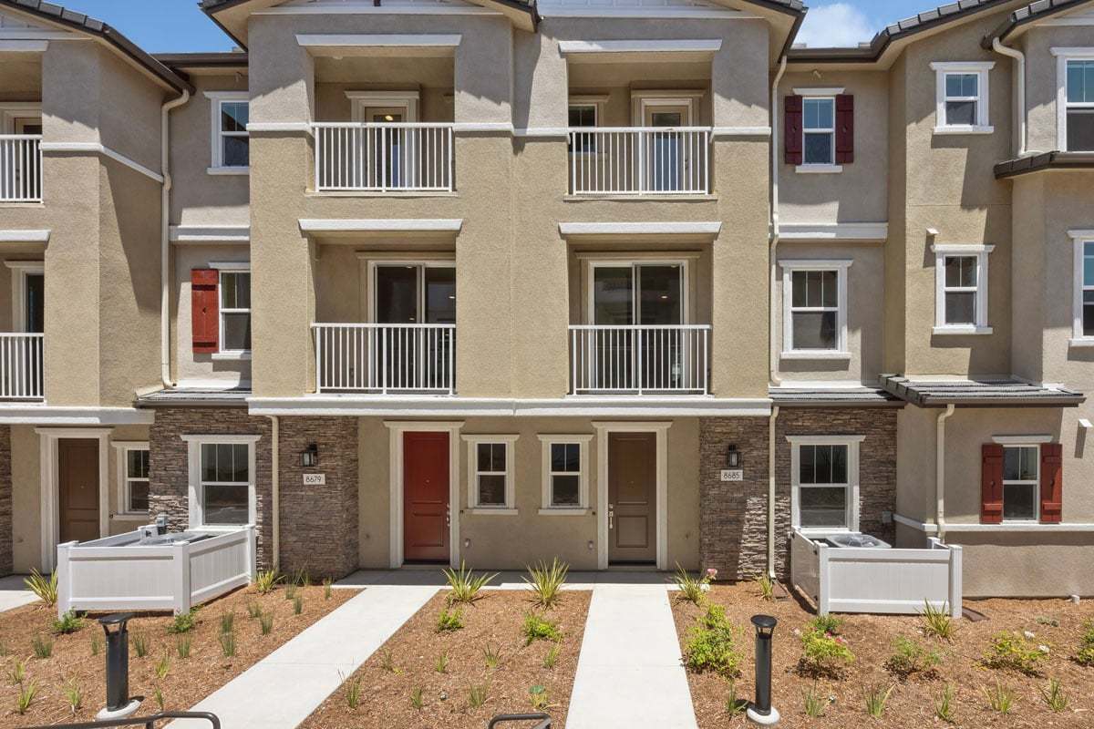 Exterior:Front exterior