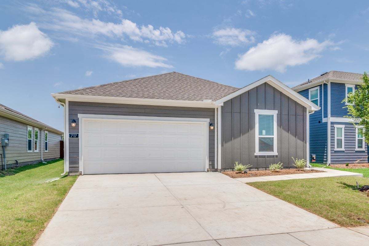 Exterior:Front exterior
