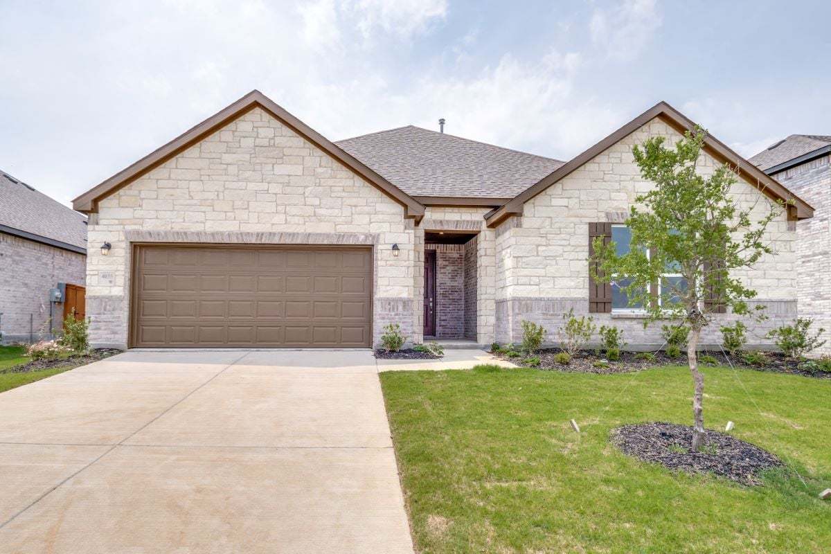 Exterior:Front exterior