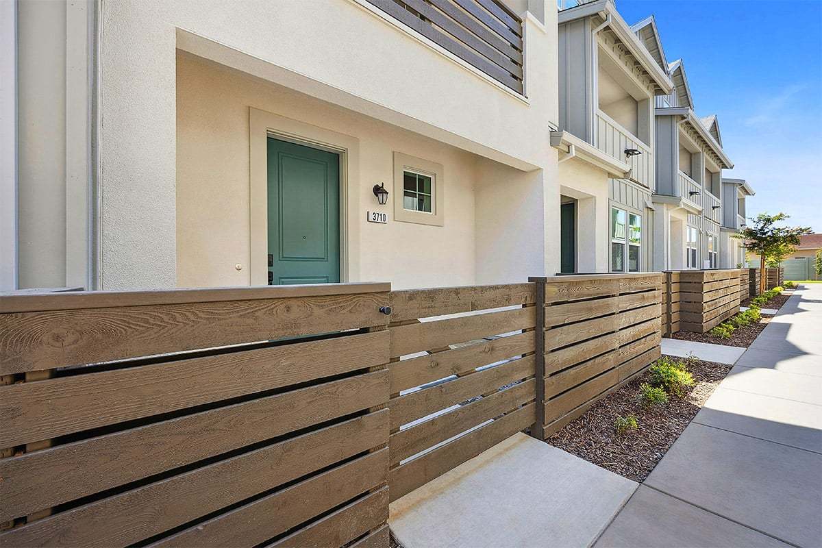 Exterior:Front exterior