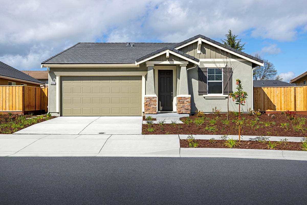 Exterior:Front exterior