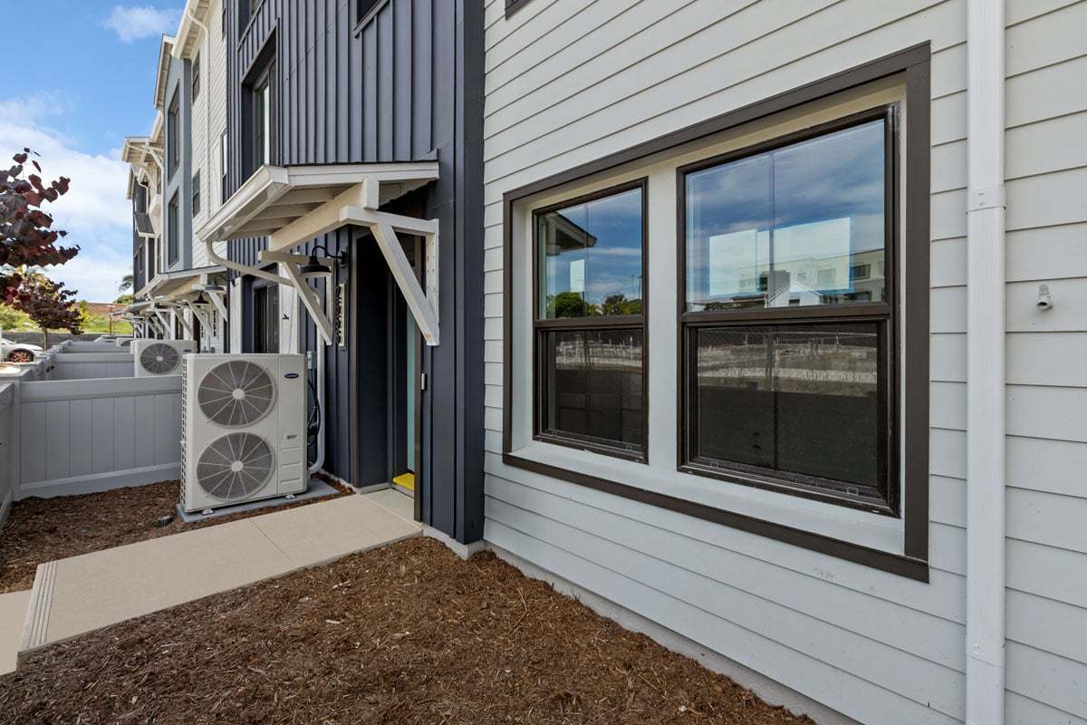 Exterior:Front exterior