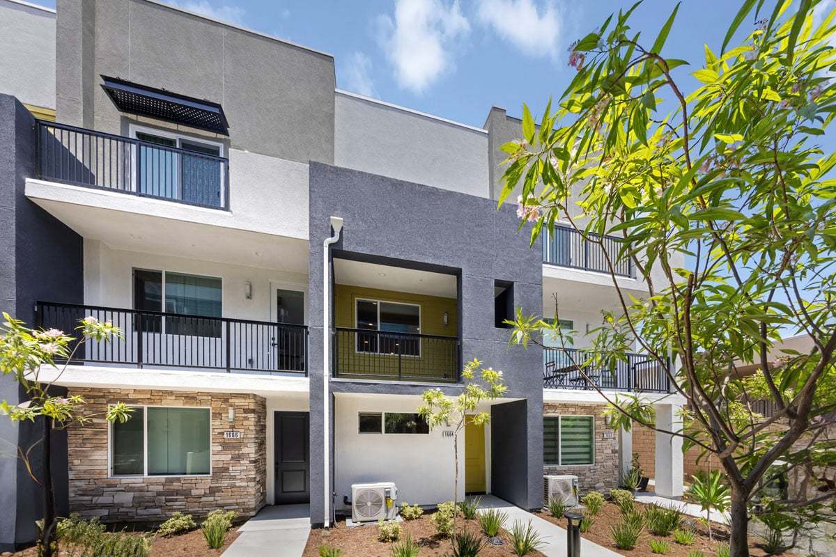 Exterior:Front exterior
