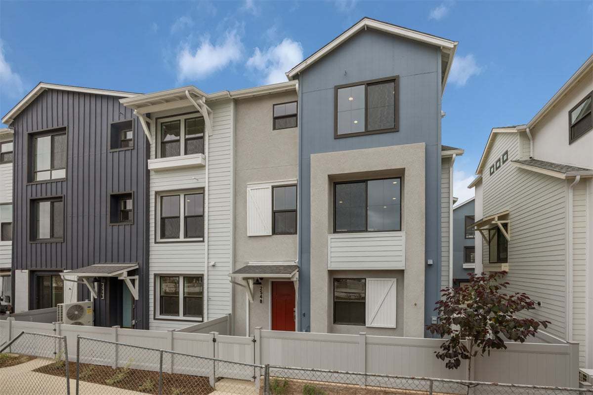 Exterior:Front exterior
