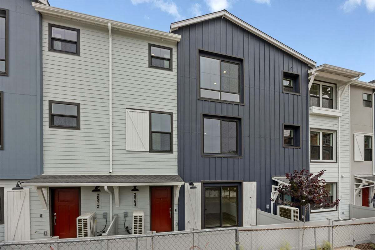 Exterior:Front exterior