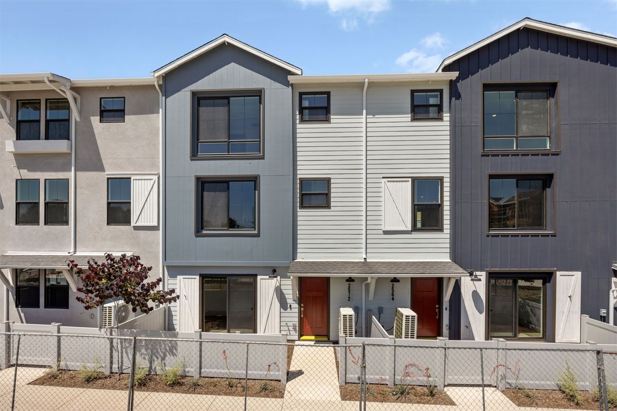 Exterior:Front exterior