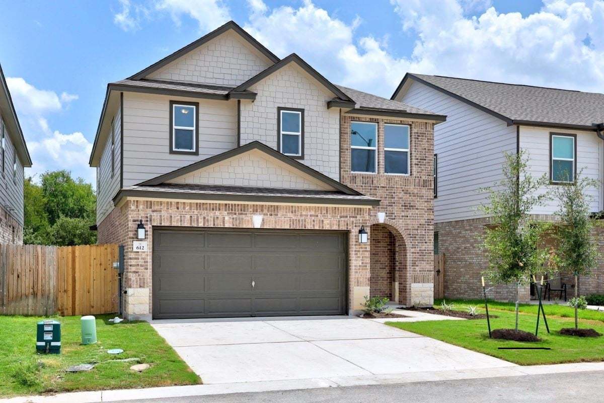 Exterior:Front exterior