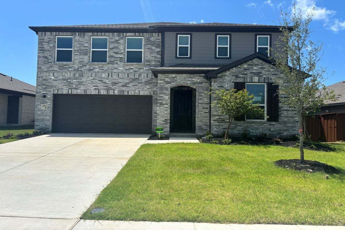 Exterior:Front exterior