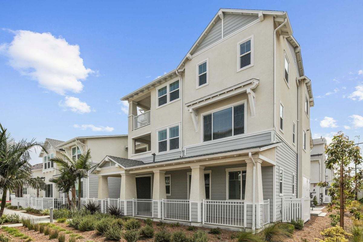 Exterior:Front exterior