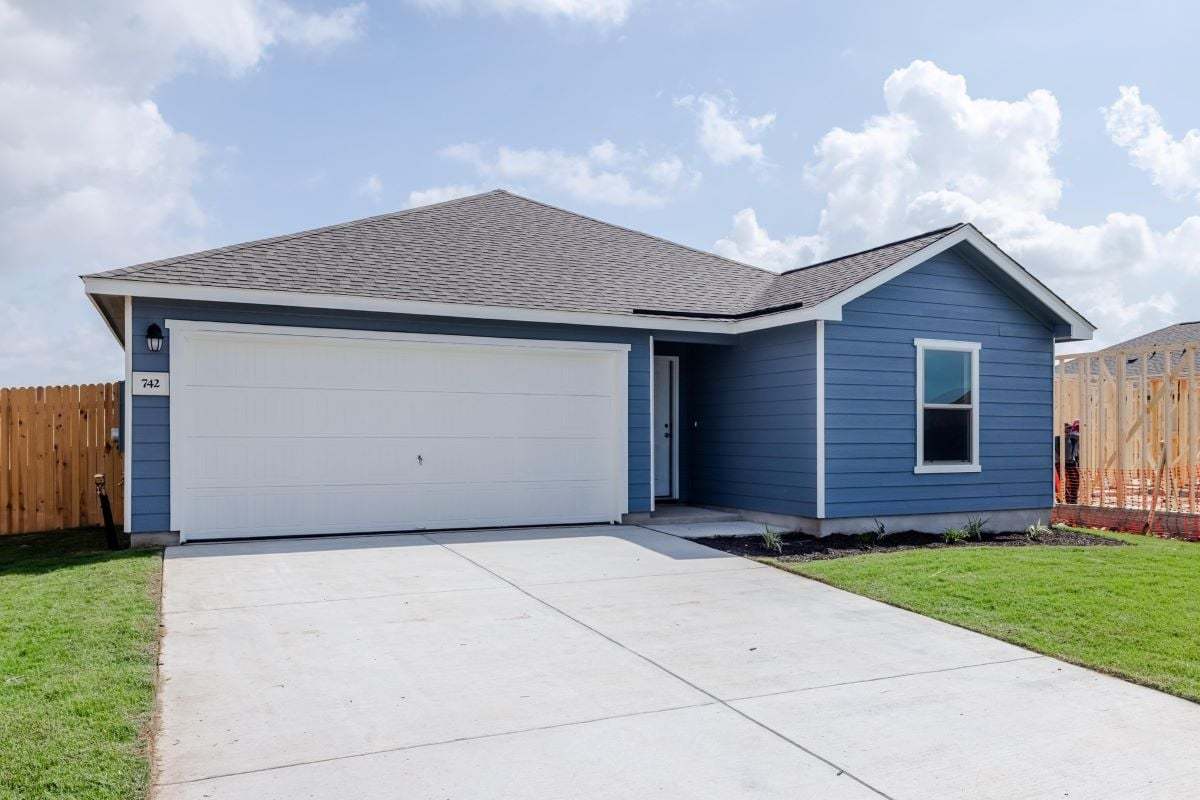 Exterior:Front exterior