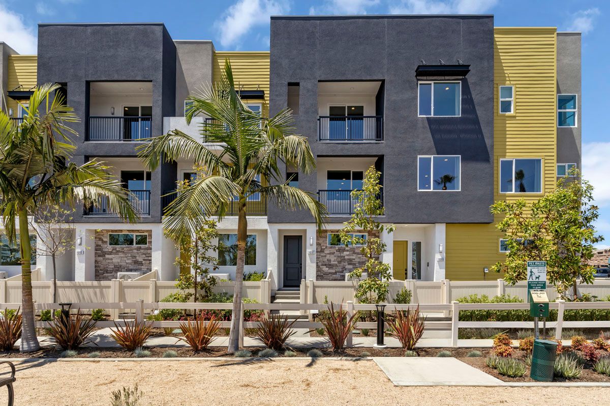 Exterior:Front exterior