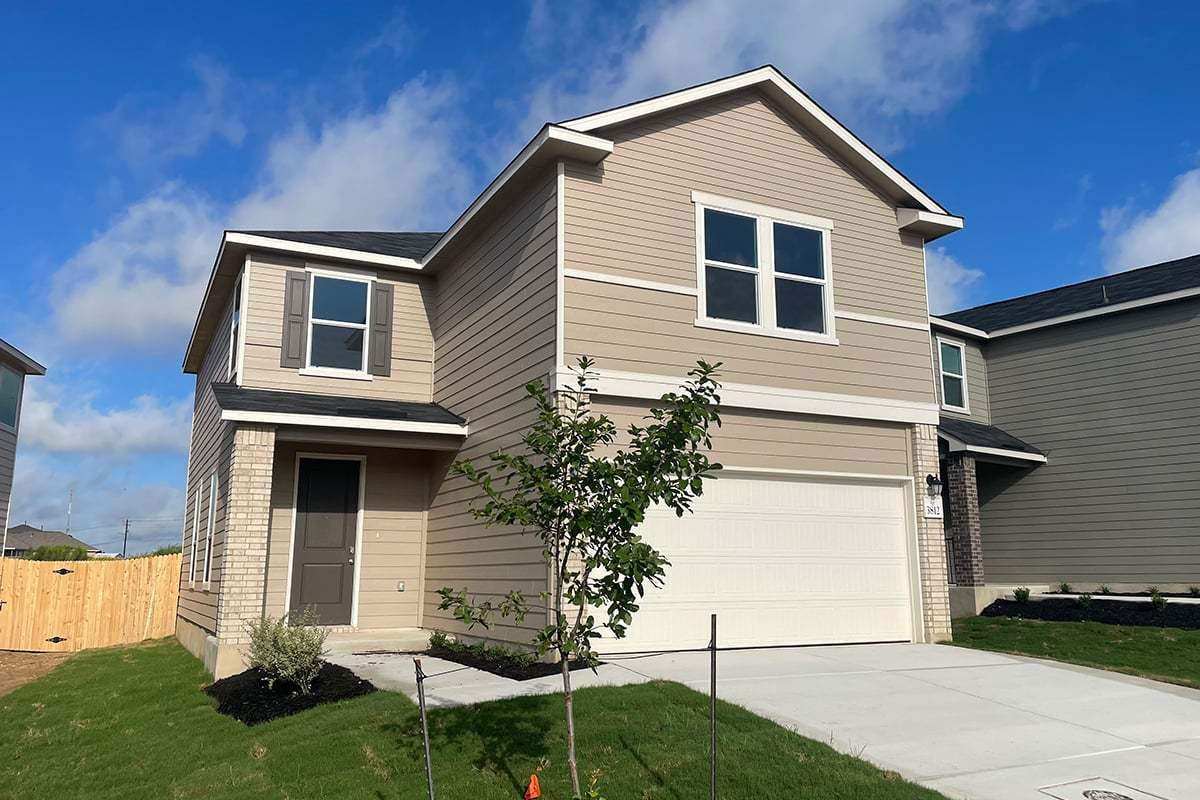 Exterior:Front exterior