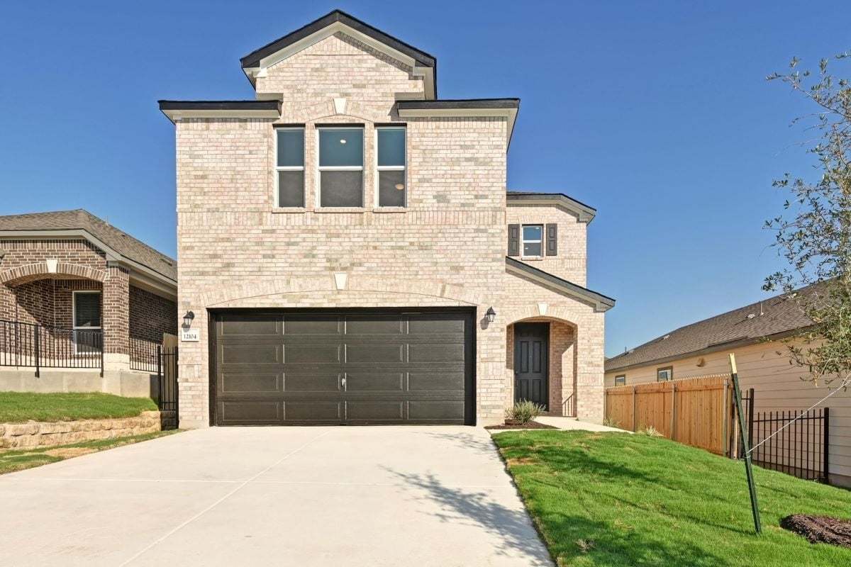 Exterior:Front exterior