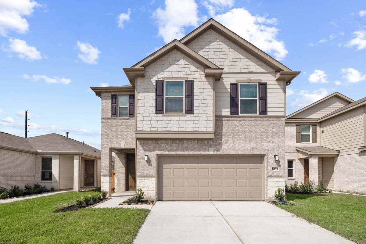 Exterior:Front exterior