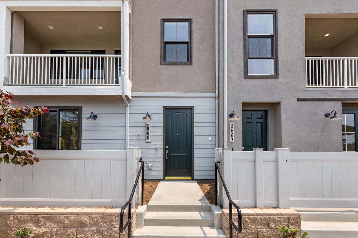 Exterior:Front exterior
