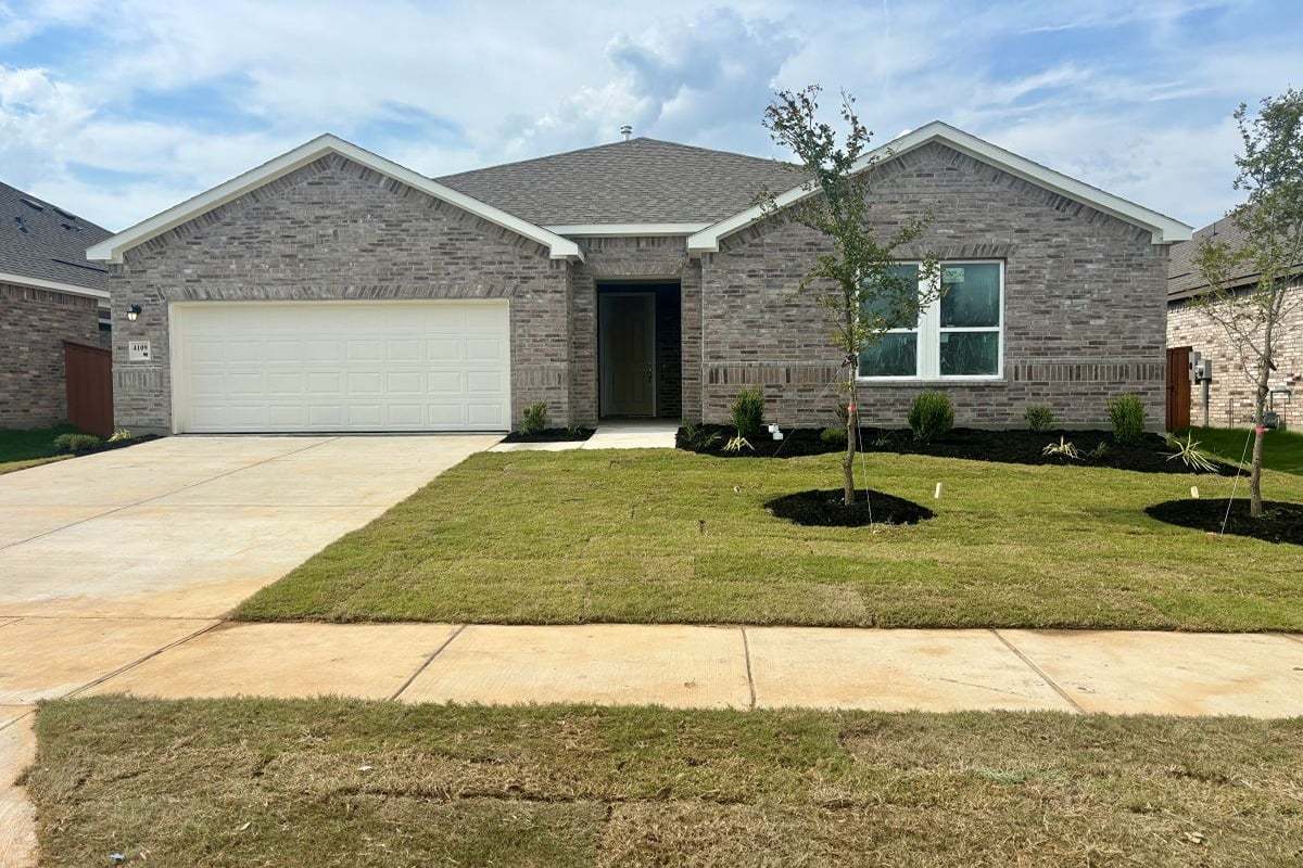 Exterior:Front exterior