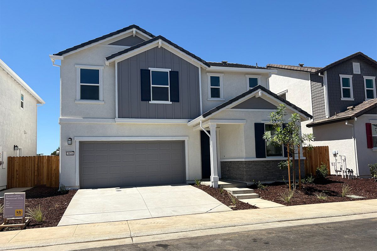 Exterior:Front exterior