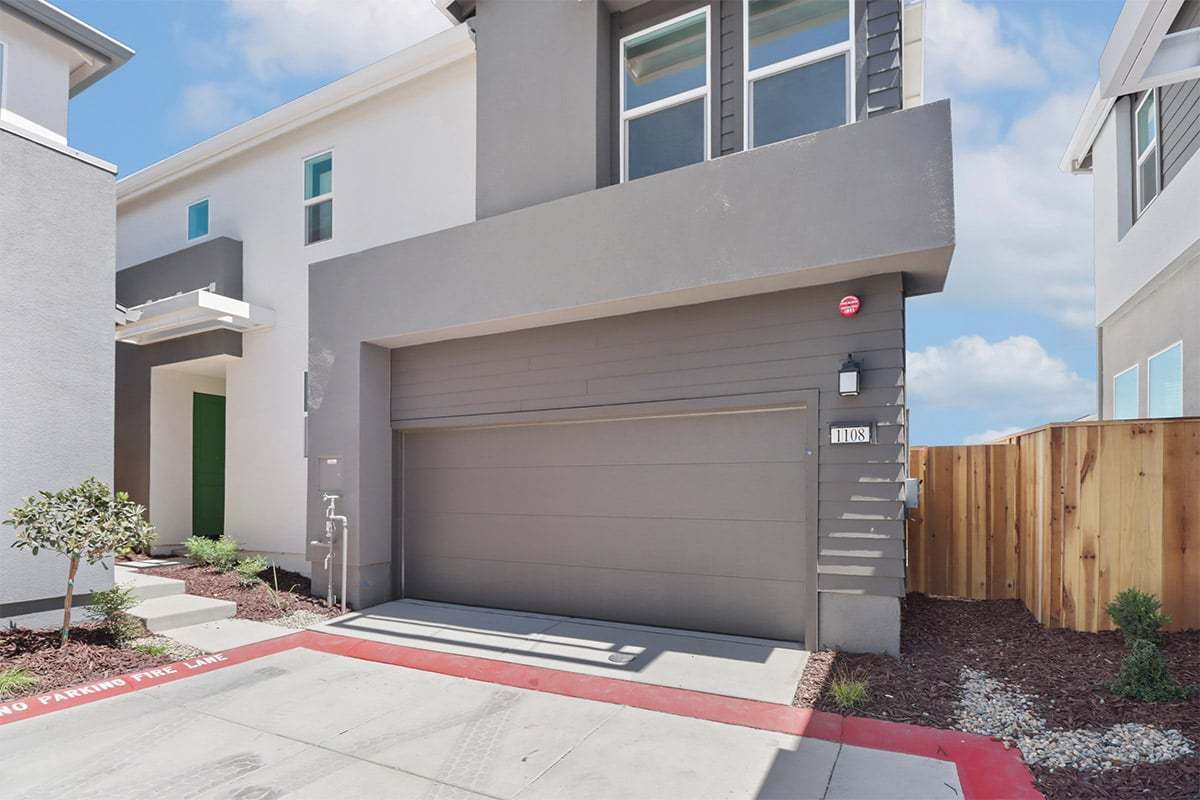 Exterior:Front exterior