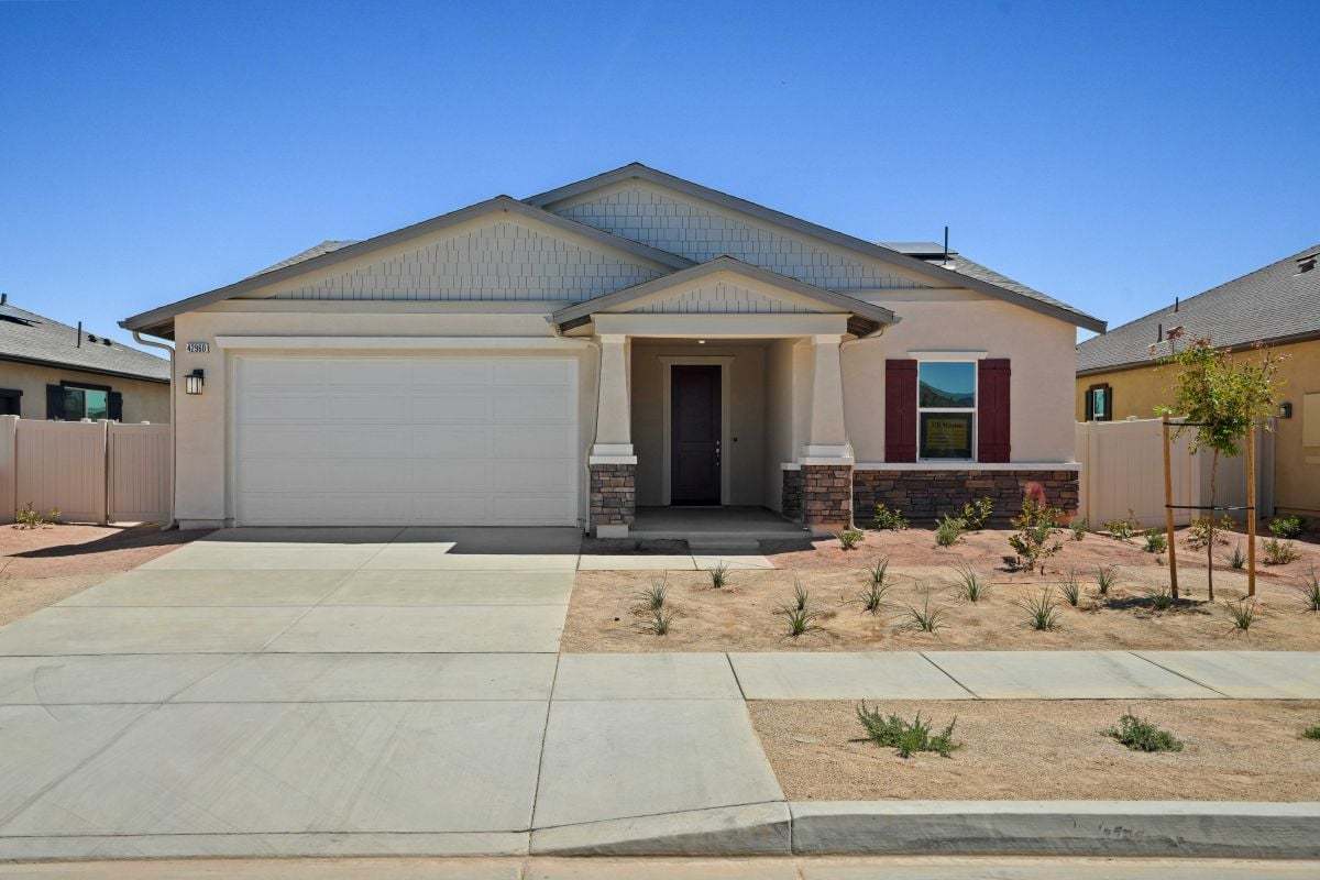 Exterior:Front exterior