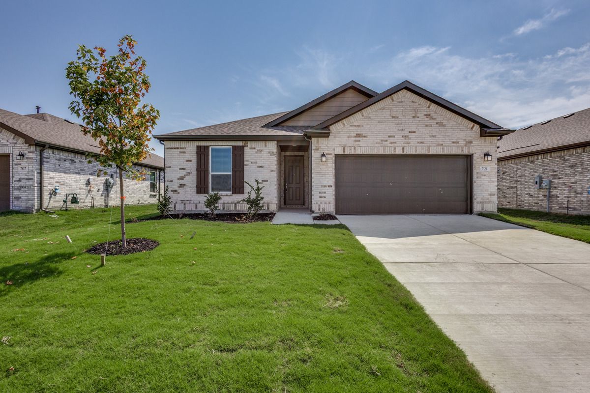 Exterior:Front exterior