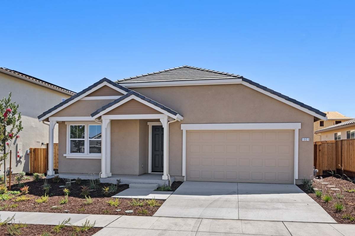 Exterior:Front exterior