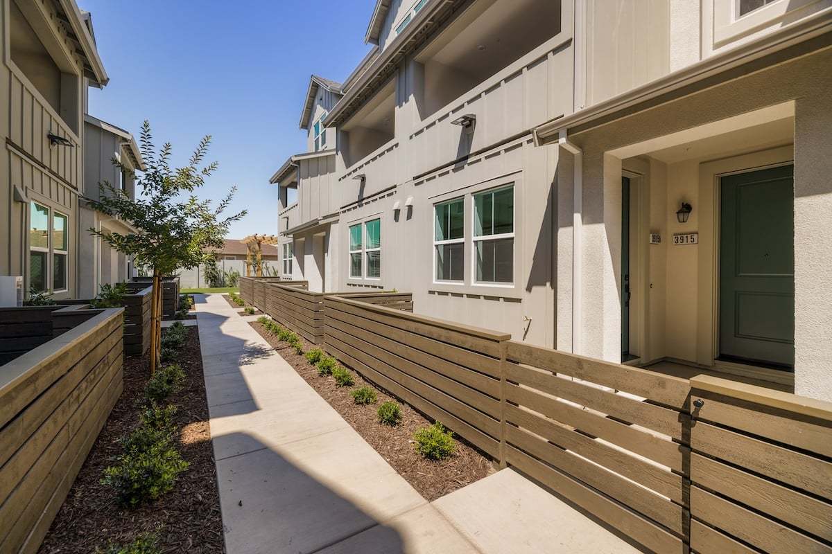 Exterior:Front exterior