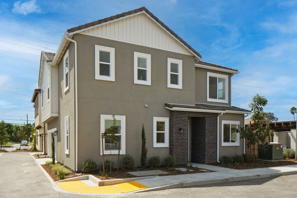 Exterior:Front exterior