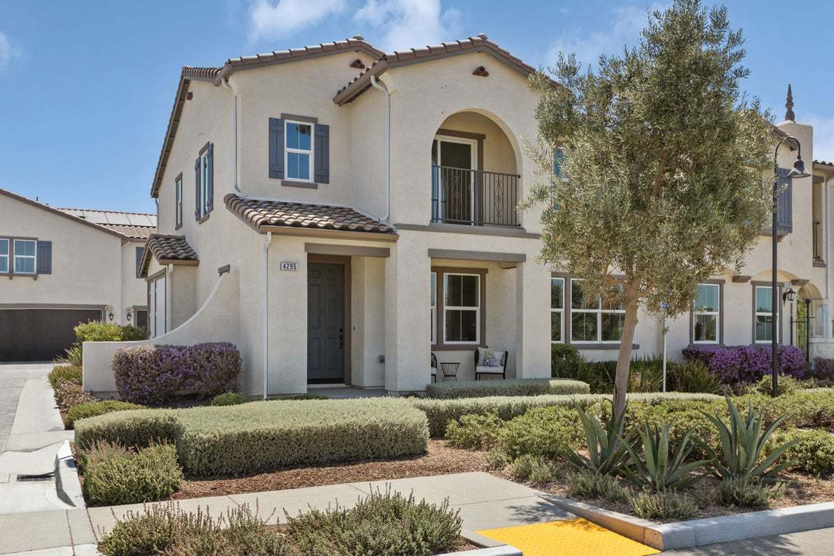 Exterior:Front exterior